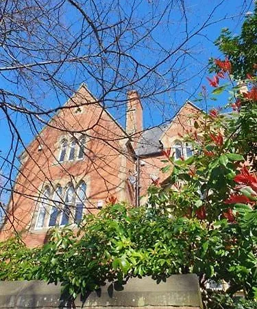 Grade 2 Listed In Leeds Leeds (West Yorkshire)