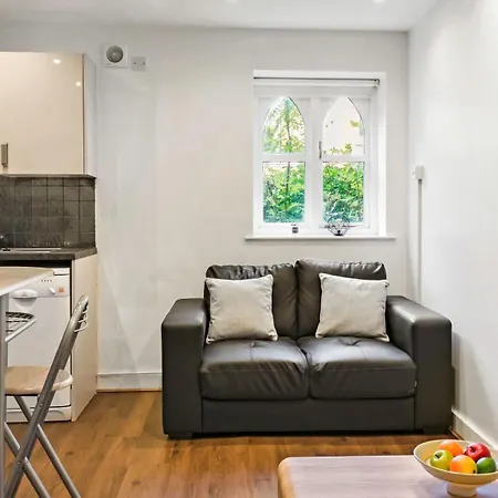 Grade 2 Listed In Leeds Apartment *