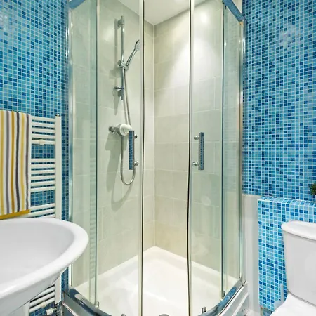 Apartment Grade 2 Listed In Leeds Leeds (West Yorkshire)